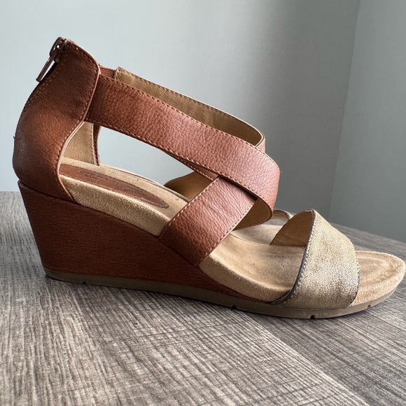 EuroSOFT by Sofft Stylish Sandals with Brown and Tan Straps - Picture 2 of 11